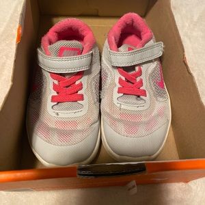 Nike revolution 3 girls size 9C
